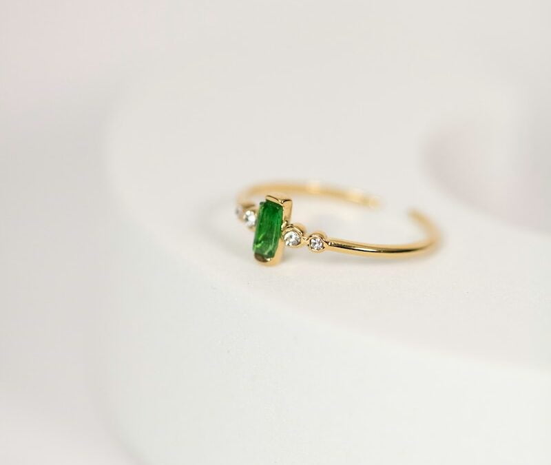 Guide d’achat : bague de fiancailles emeraude